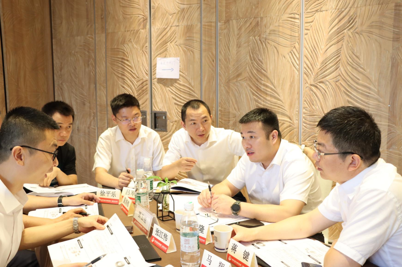 2021年6月25日-26日，尊龙凯时二建组织开展了2021年中高层主管执行力培训。本次培训特邀清华、北大、上海交大总裁班讲师，中国企业家协会特聘高级讲师许晋老师进行授课。